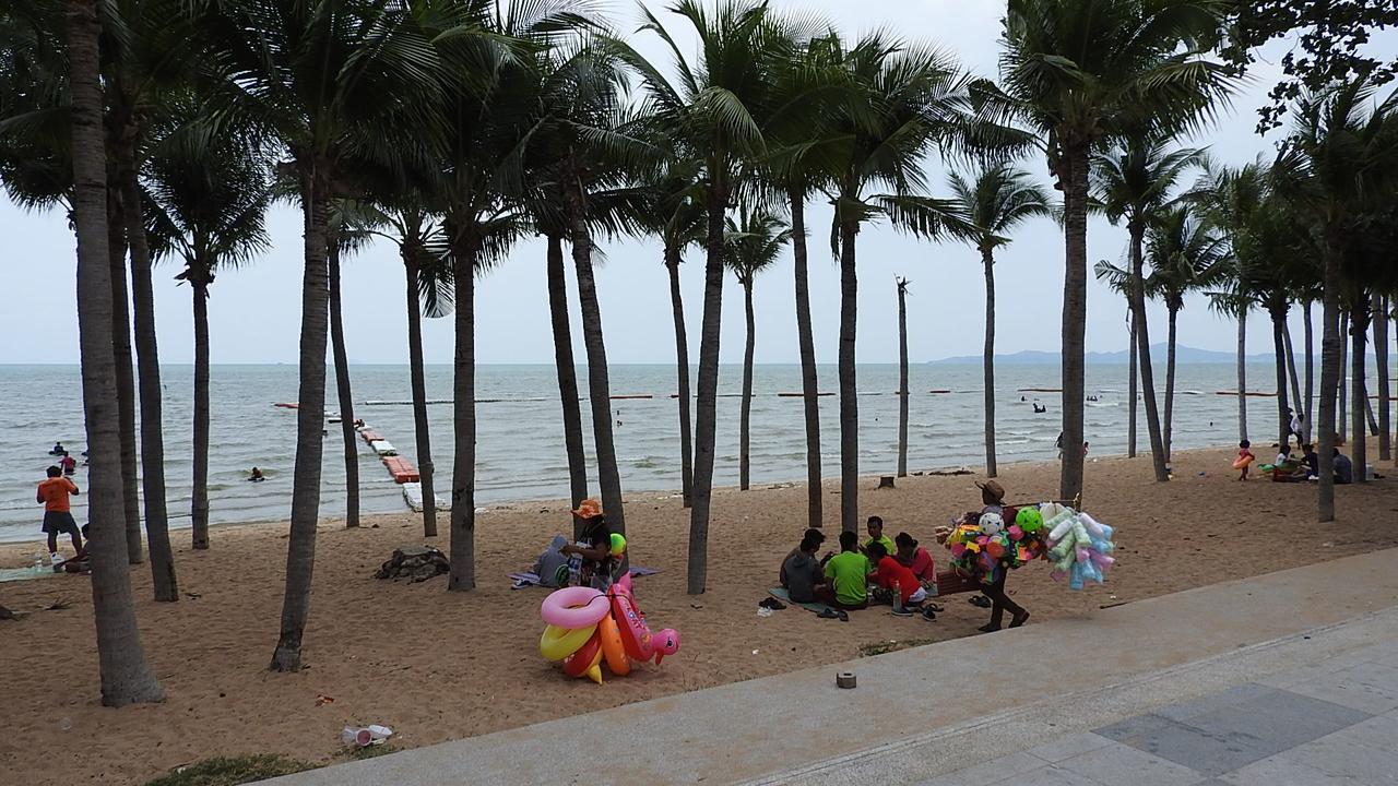 Luxurious Apartment On Jomtien Beach Road Luaran gambar